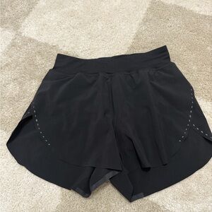 Lululemon black lined shorts